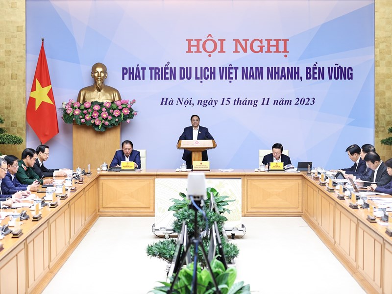 Thủ tướng: Tạo nên sức mạnh tổng hợp to lớn để du lịch Việt Nam phục hồi mạnh mẽ và “cất cánh” - Anh 1