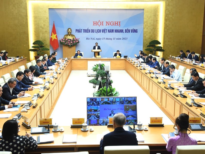 Thủ tướng: Tạo nên sức mạnh tổng hợp to lớn để du lịch Việt Nam phục hồi mạnh mẽ và “cất cánh” - Anh 9