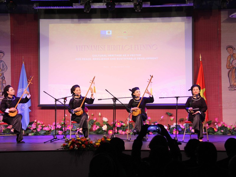 Di sản văn hoá Việt Nam chinh phục bạn bè quốc tế - Anh 2