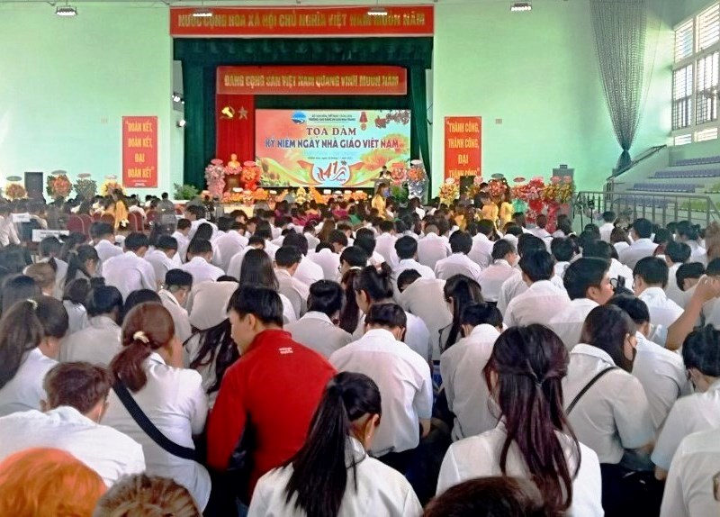Trường Cao đẳng Du lịch Nha Trang đón nhận Bằng khen của Thủ tướng Chính phủ - Anh 3