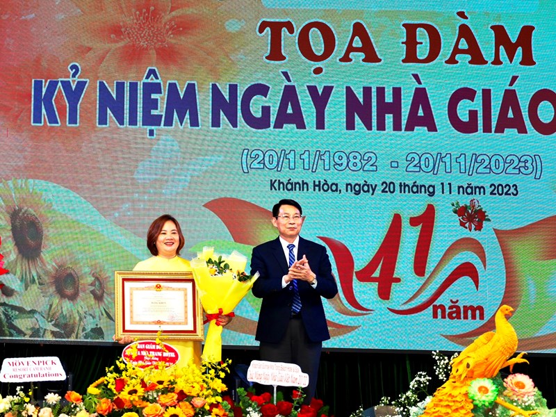 Trường Cao đẳng Du lịch Nha Trang đón nhận Bằng khen của Thủ tướng Chính phủ - Anh 2