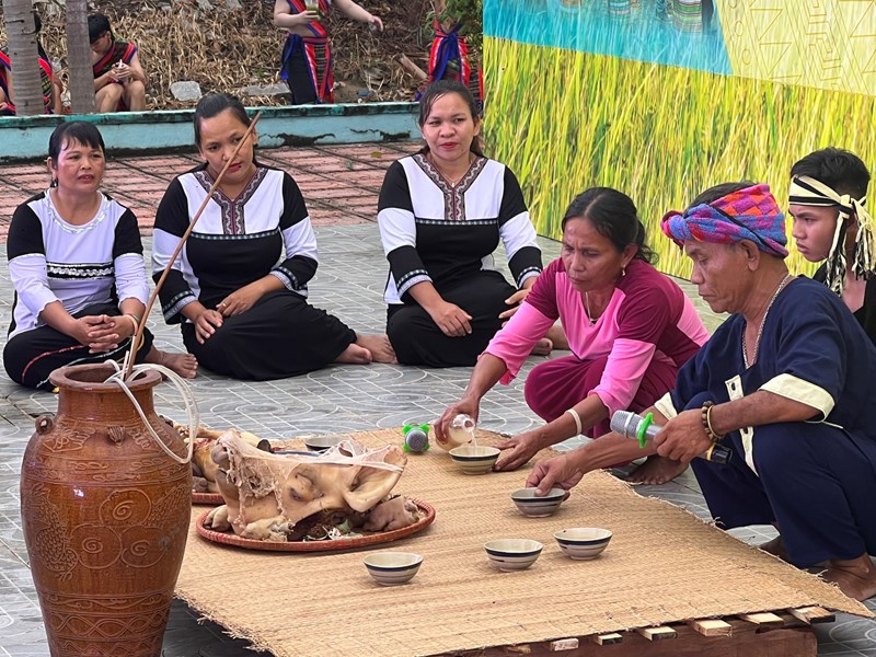 Phát triển du lịch Khánh Vĩnh (Khánh Hoà) - Bài 2: Phát triển du lịch văn hóa vùng đồng bào dân tộc thiểu số - Anh 4