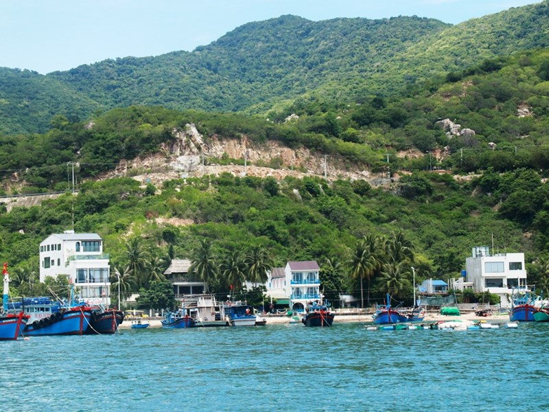 Ninh Thuận: Tăng cường công tác quản lý hoạt động kinh doanh, dịch vụ du lịch tại vịnh Vĩnh Hy - Anh 2