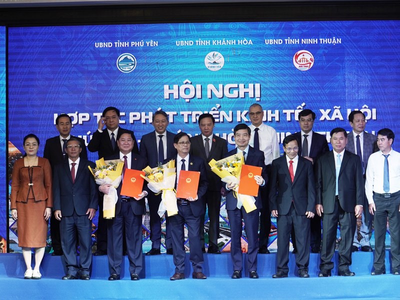 Phú Yên – Khánh Hòa – Ninh Thuận hợp tác phát triển kinh tế - xã hội - Anh 3