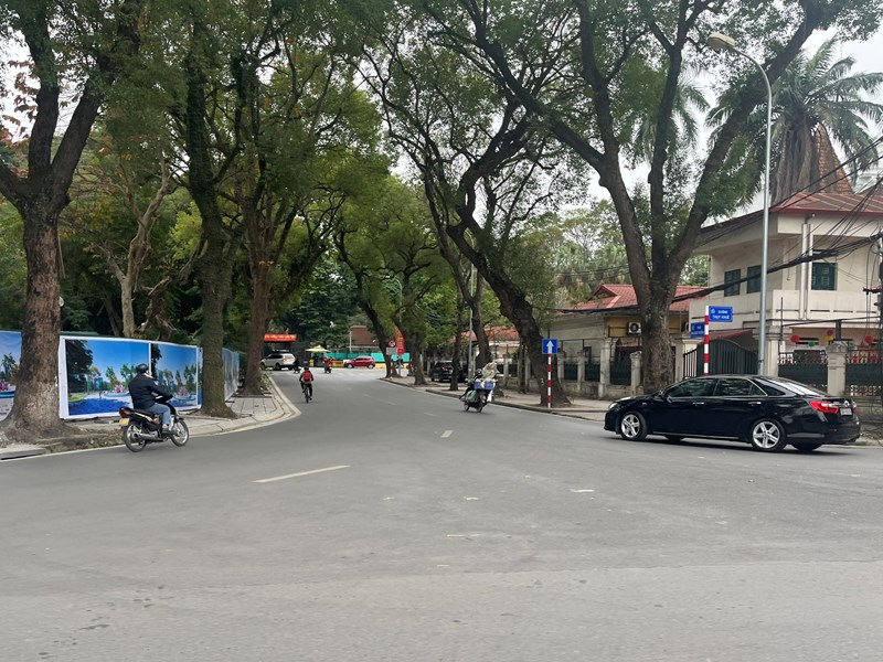 Đường phố Hà Nội vắng vẻ trong sáng mùng 1 Tết Giáp Thìn - Anh 11