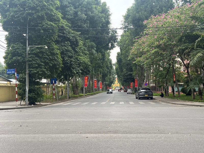 Đường phố Hà Nội vắng vẻ trong sáng mùng 1 Tết Giáp Thìn - Anh 5