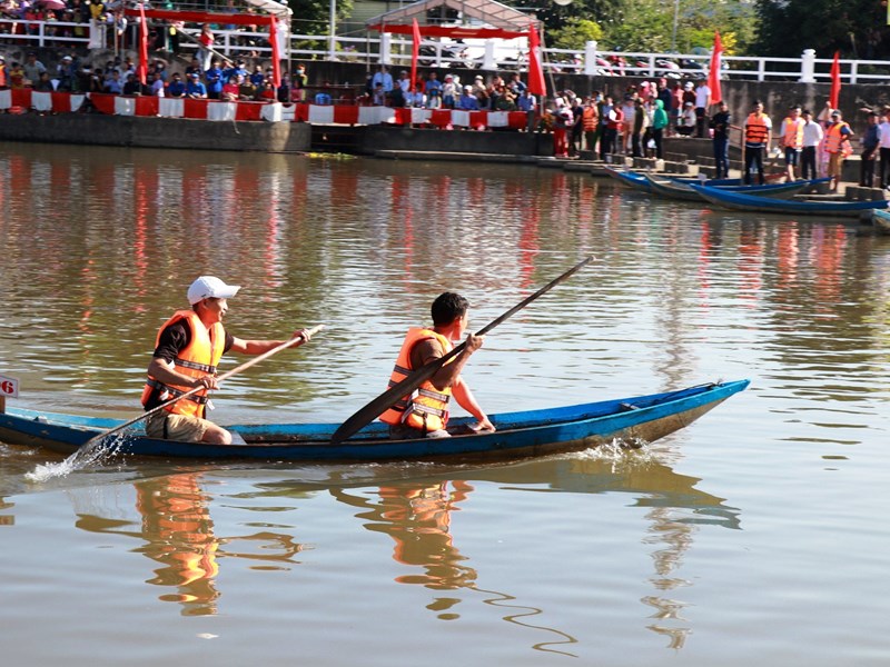 Khánh Hòa: Đua thuyền, ghe trên sông Dinh hút khách du lịch - Anh 2