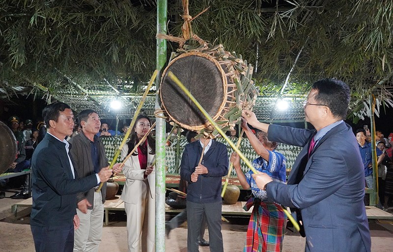 Lưu truyền và lan toả lễ hội đập trống của người Ma Coong - Anh 8