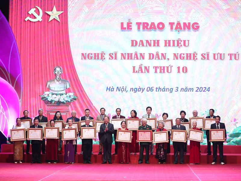 Bộ trưởng Nguyễn Văn Hùng: Công tác xét tặng NSND, NSƯT diễn ra chặt chẽ, công tâm, khách quan - Anh 6