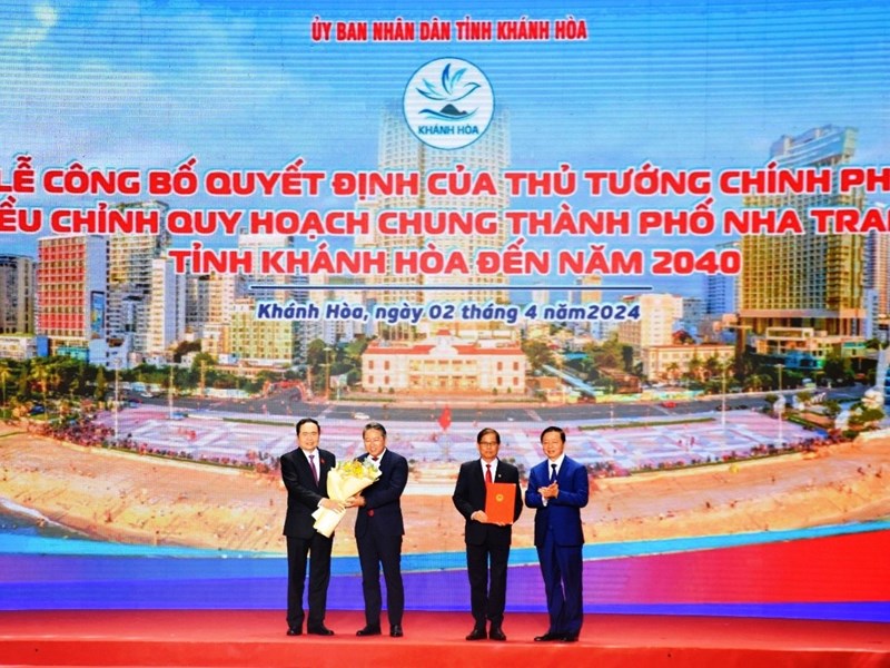 Kỷ niệm 100 năm xây dựng và phát triển thành phố Nha Trang - Anh 1