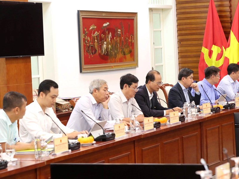 Bộ trưởng Nguyễn Văn Hùng: Thừa Thiên Huế cần xác định rõ các sản phẩm du lịch đặc trưng để hấp dẫn du khách - Anh 13