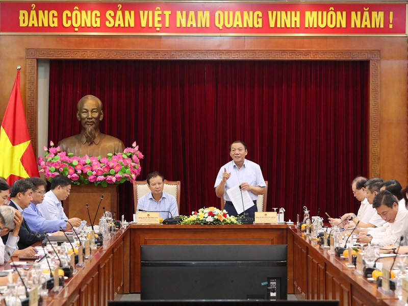 Bộ trưởng Nguyễn Văn Hùng: Thừa Thiên Huế cần xác định rõ các sản phẩm du lịch đặc trưng để hấp dẫn du khách - Anh 15