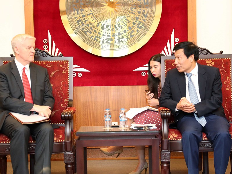 Bộ trưởng Nguyễn Ngọc Thiện tiếp Giám đốc Ngân hàng Phát triển châu Á tại Việt Nam - Anh 1