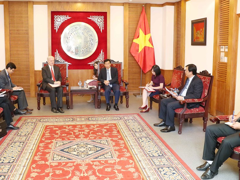 Bộ trưởng Nguyễn Ngọc Thiện tiếp Giám đốc Ngân hàng Phát triển châu Á tại Việt Nam - Anh 2