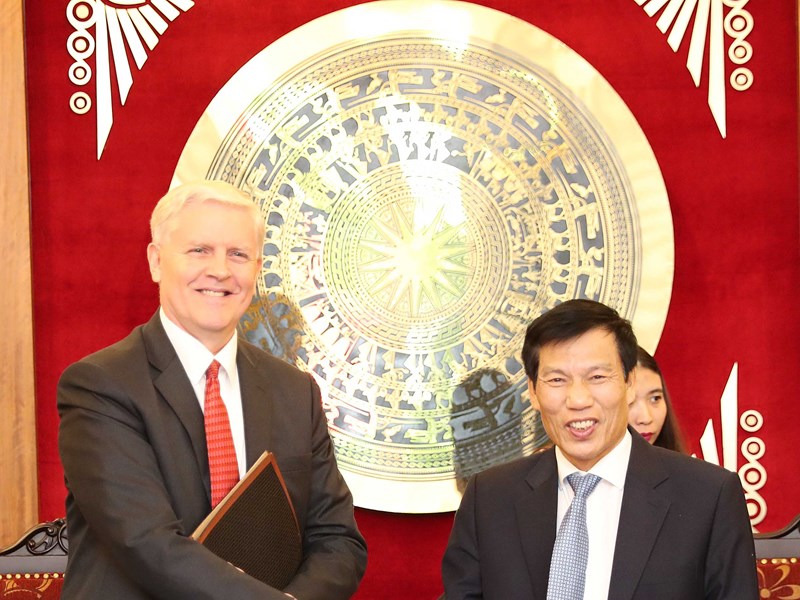 Bộ trưởng Nguyễn Ngọc Thiện tiếp Giám đốc Ngân hàng Phát triển châu Á tại Việt Nam - Anh 3