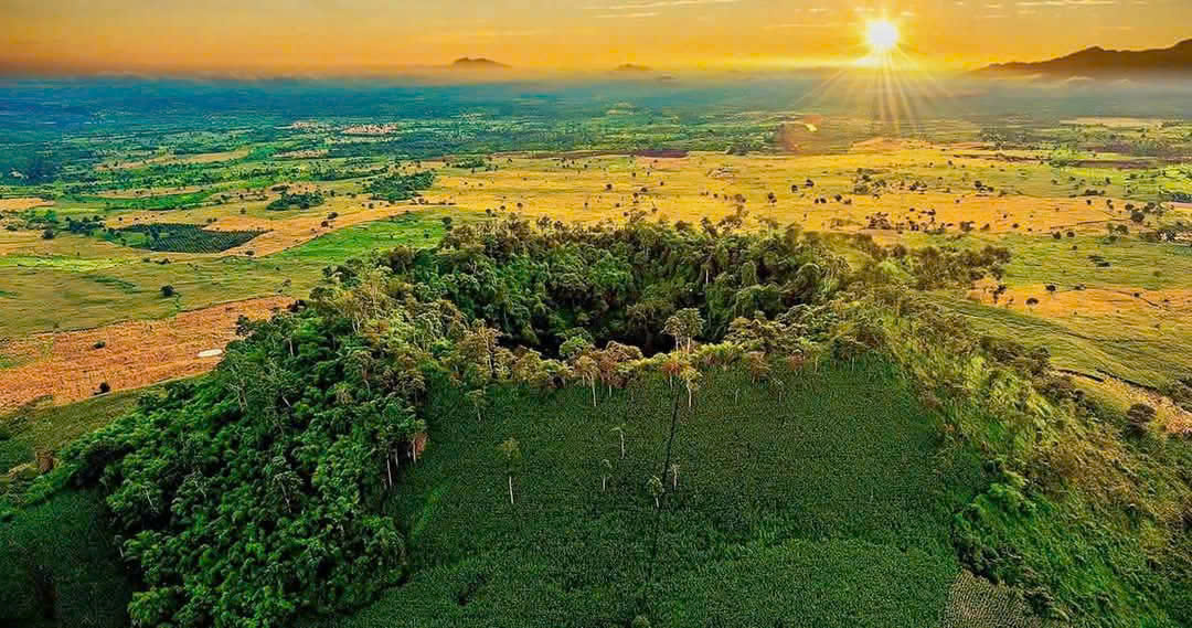 Τελετή παραλαβής του Πιστοποιητικού Κατάταξης Εθνικού Μνημείου του Ηφαιστείου Nam B'Lang - φωτογραφία 2