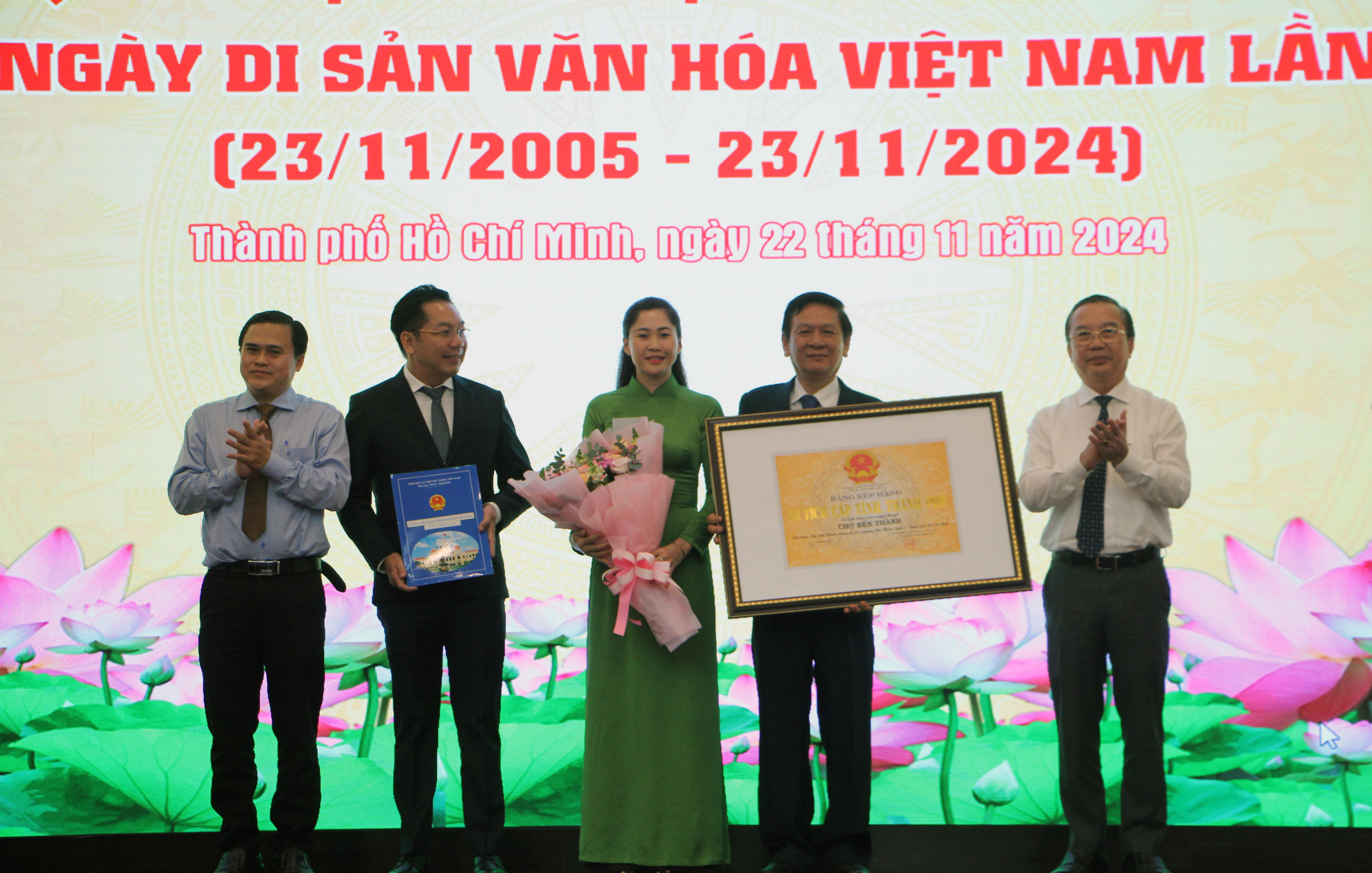 ទីក្រុងហូជីមិញ ប្រគល់វិញ្ញាបនបត្រចំណាត់ថ្នាក់ដល់វត្ថុបុរាណស្ថាបត្យកម្ម និងសិល្បៈចំនួន ៥ - រូបថត ២