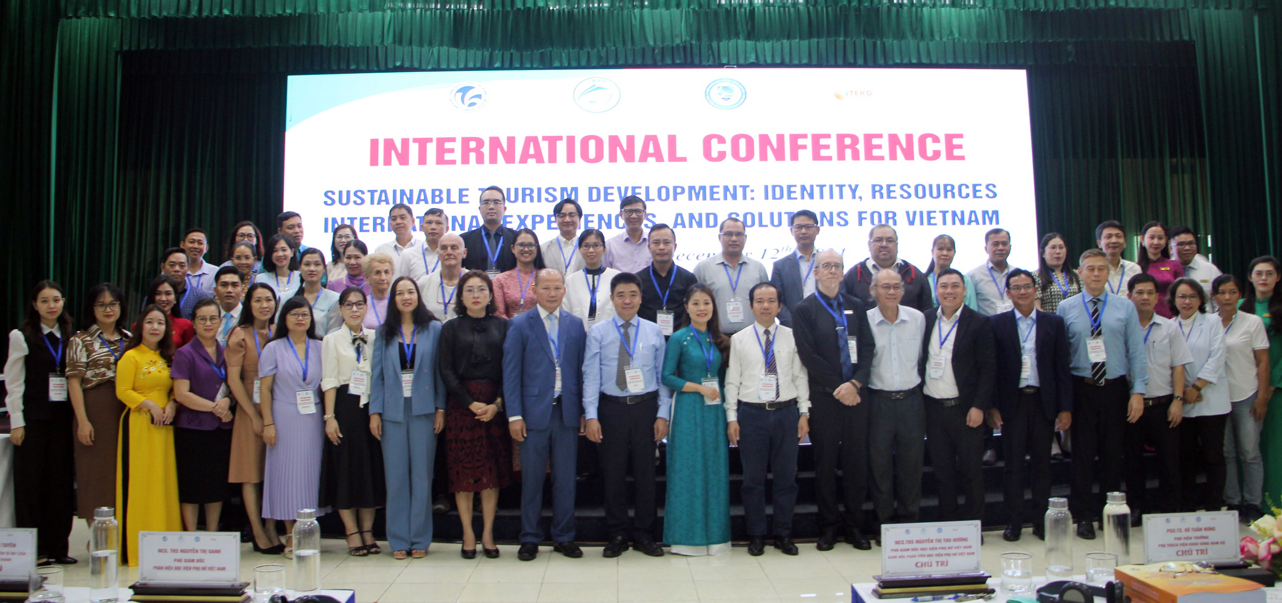 Chuyên gia quốc tế và Việt Nam tại hội thảo