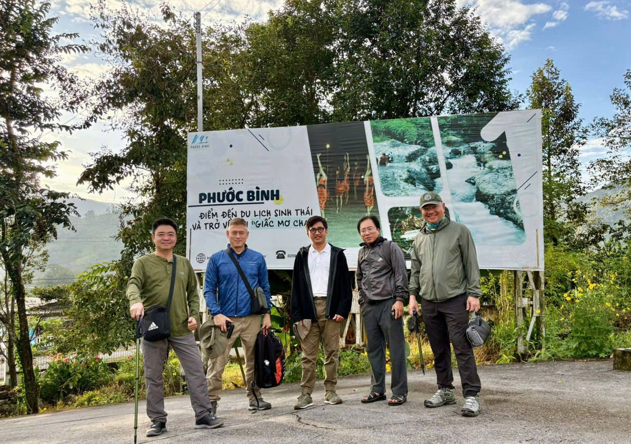 Nhóm thực hiện đề tài cấp Bộ về phát triển du lịch mạo hiểm ở các vườn quốc gia, do PGS.TS Lâm Nhân, Hiệu trưởng Trường ĐH Văn hóa TP.HCM làm chủ nhiệm đề tài, thực hiện khảo sát tại một khu du lịch