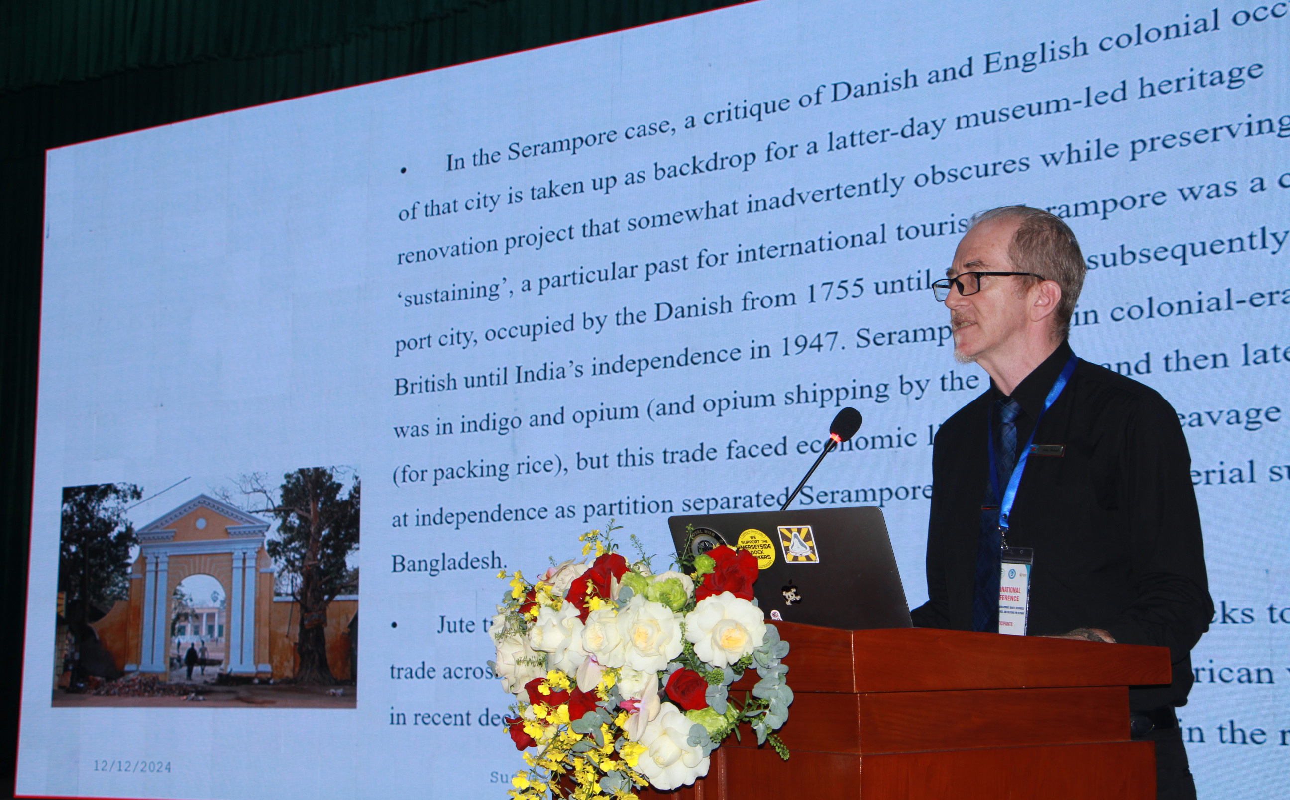 PGS John Hutnyk, Trường ĐH Tôn Đức Thắng trình bày về tính bền vững của du lịch di sản