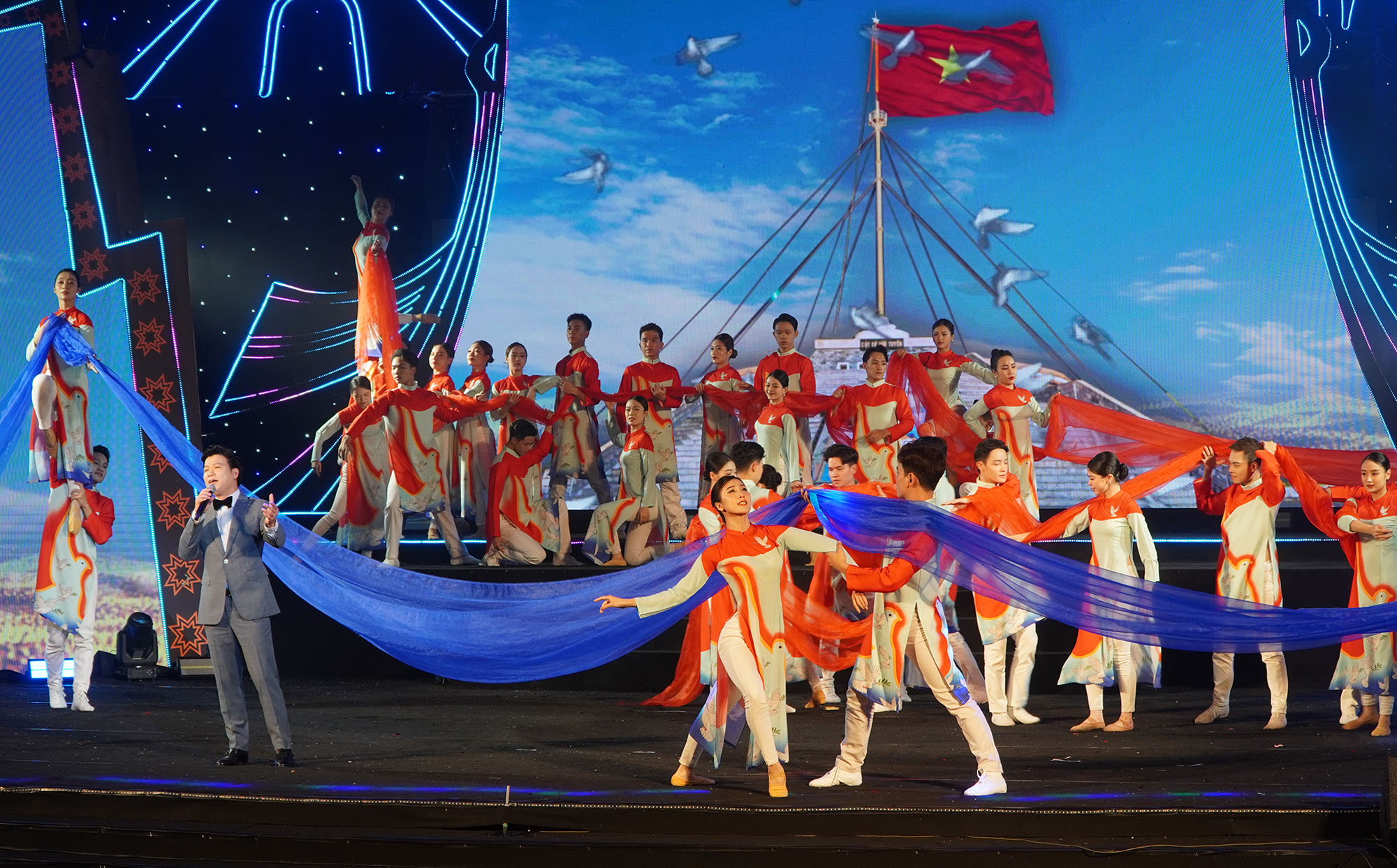 Inauguración del Festival de Cultura Étnica de Vietnam 2024 - foto 3