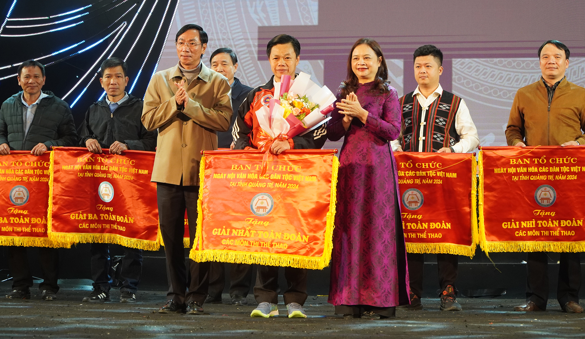 Upacara Penutupan Festival Budaya Etnis Vietnam 2024 - Foto 8