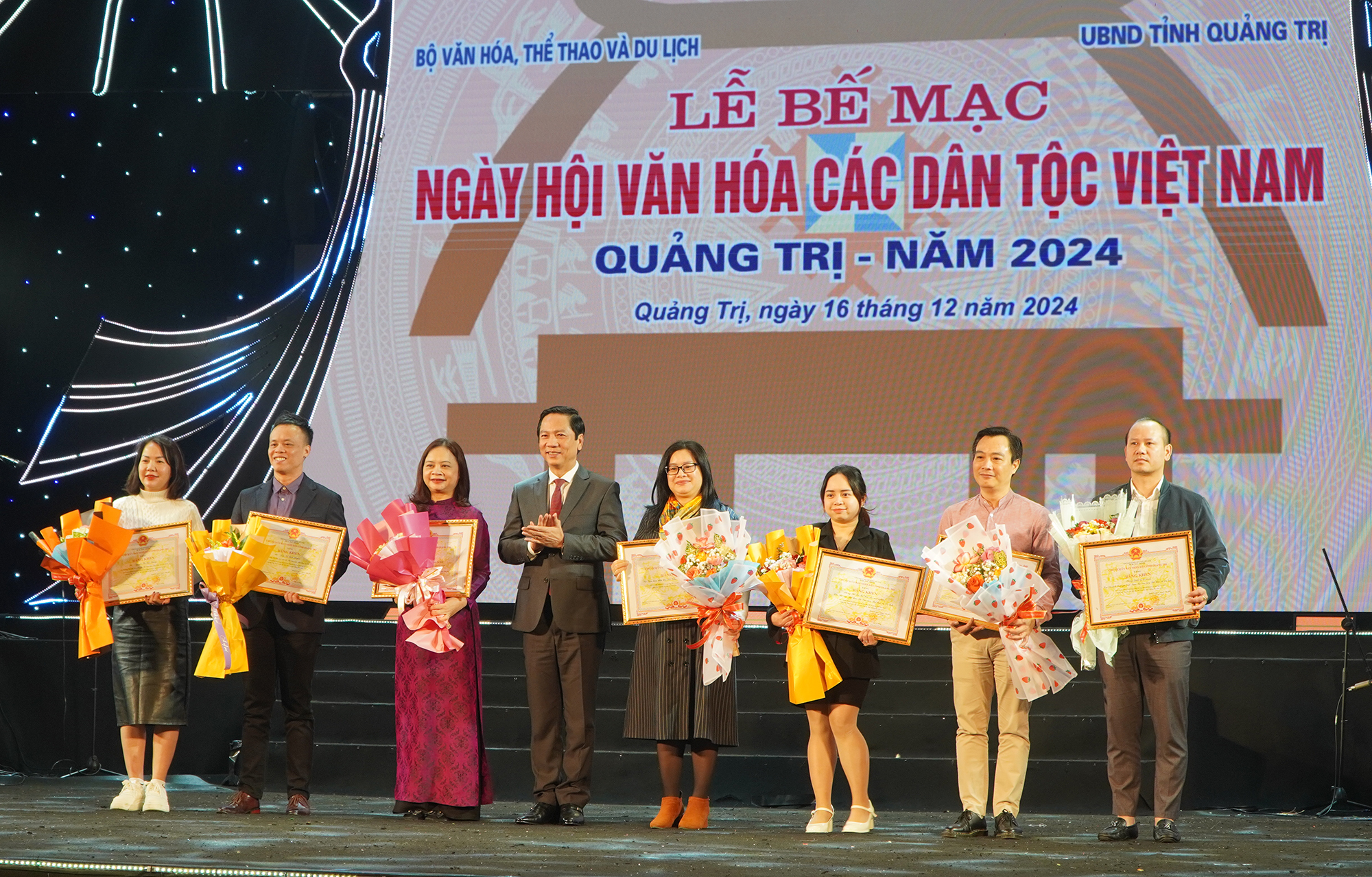 Upacara Penutupan Festival Budaya Etnis Vietnam 2024 - Foto 7