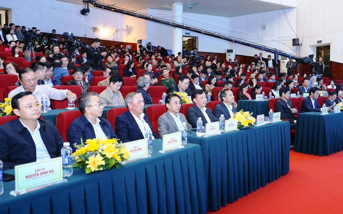 Sestřih televizního uměleckého pořadu „Dva břehy Vi, Giam“ – foto 1