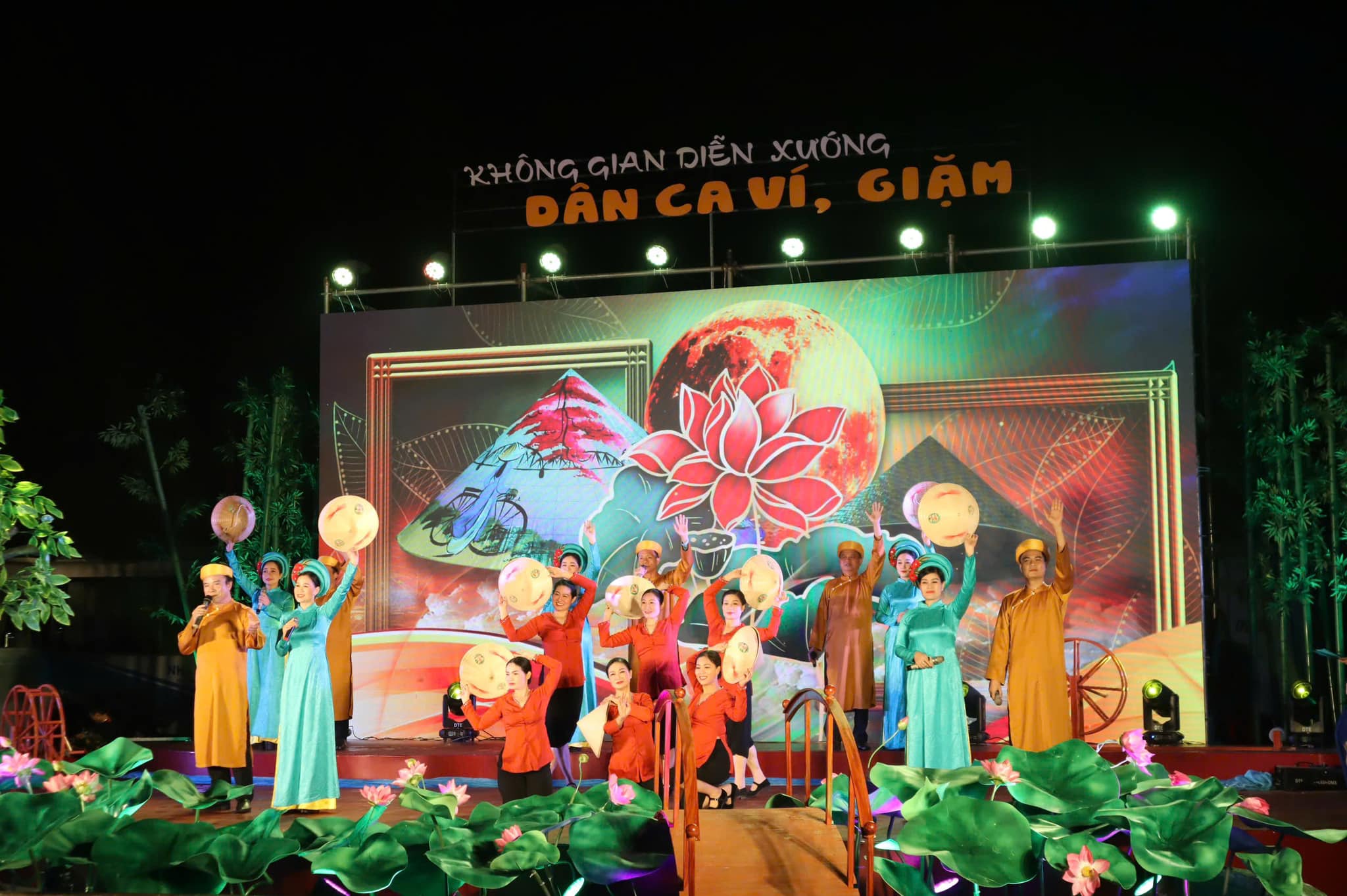 Reenacting the Vi and Giam folk song performance space at Ho Chi Minh Square - photo 1
