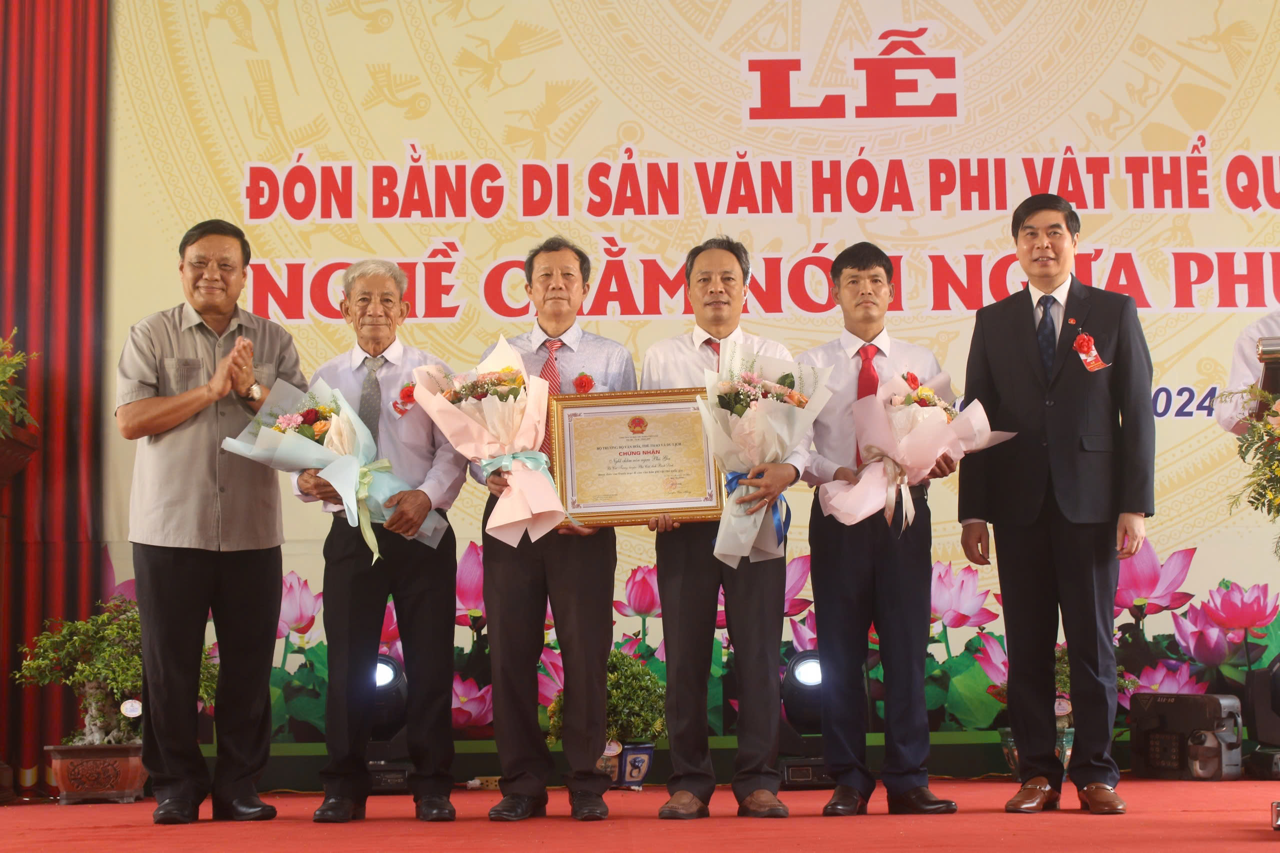 บิ่ญดิ่ญได้รับใบรับรองมรดกทางวัฒนธรรมที่จับต้องไม่ได้แห่งชาติ