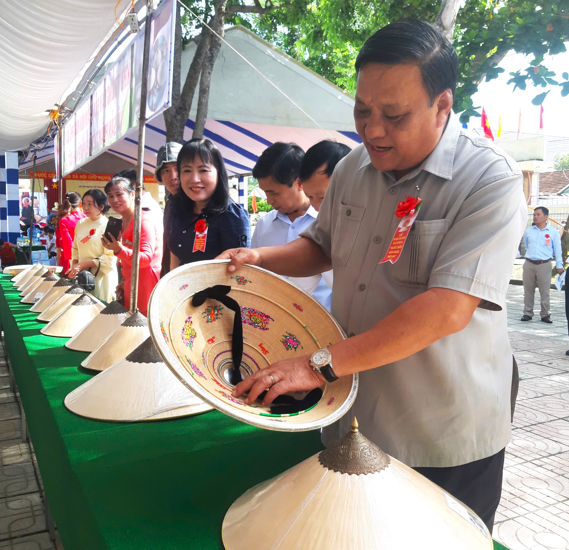 บิ่ญดิ่ญได้รับใบรับรองมรดกทางวัฒนธรรมที่จับต้องไม่ได้แห่งชาติ