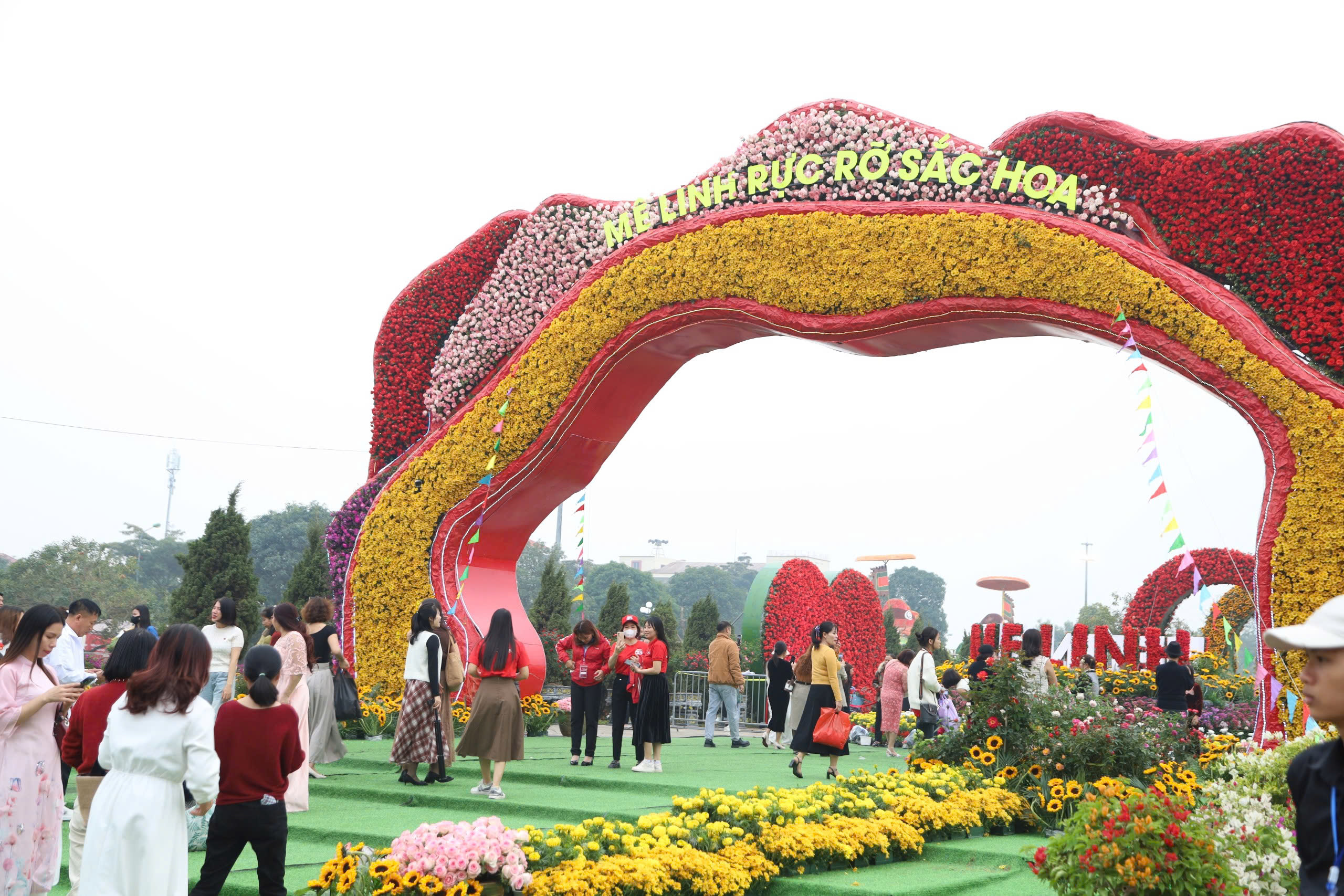 Pembukaan Festival Bunga Me Linh 2024 - foto 5