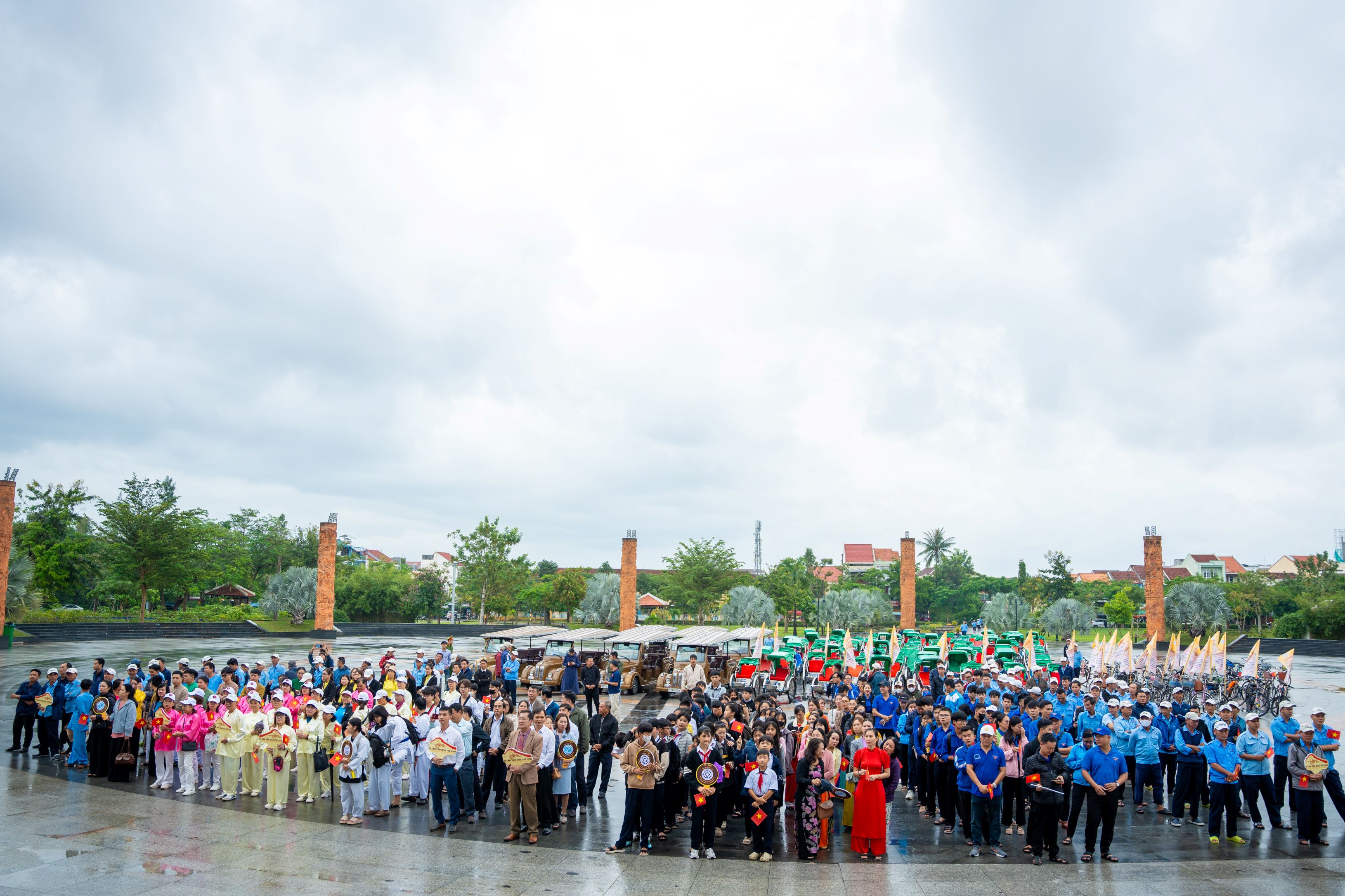 ព្រឹត្តិការណ៍ពិសេសដើម្បីអបអរសាទរខួបលើកទី 25 នៃទីក្រុងបុរាណ Hoi An ត្រូវបានទទួលស្គាល់ជាបេតិកភណ្ឌវប្បធម៌ពិភពលោក - រូបថត 1