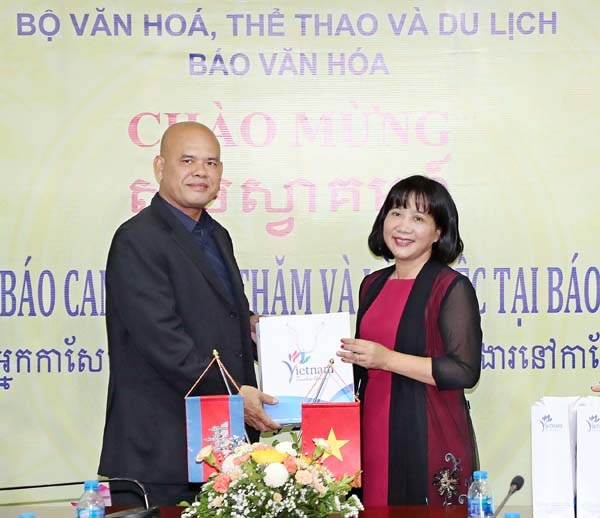 Đoàn báo chí Campuchia thăm và làm việc tại Báo Văn hóa - ảnh 4
