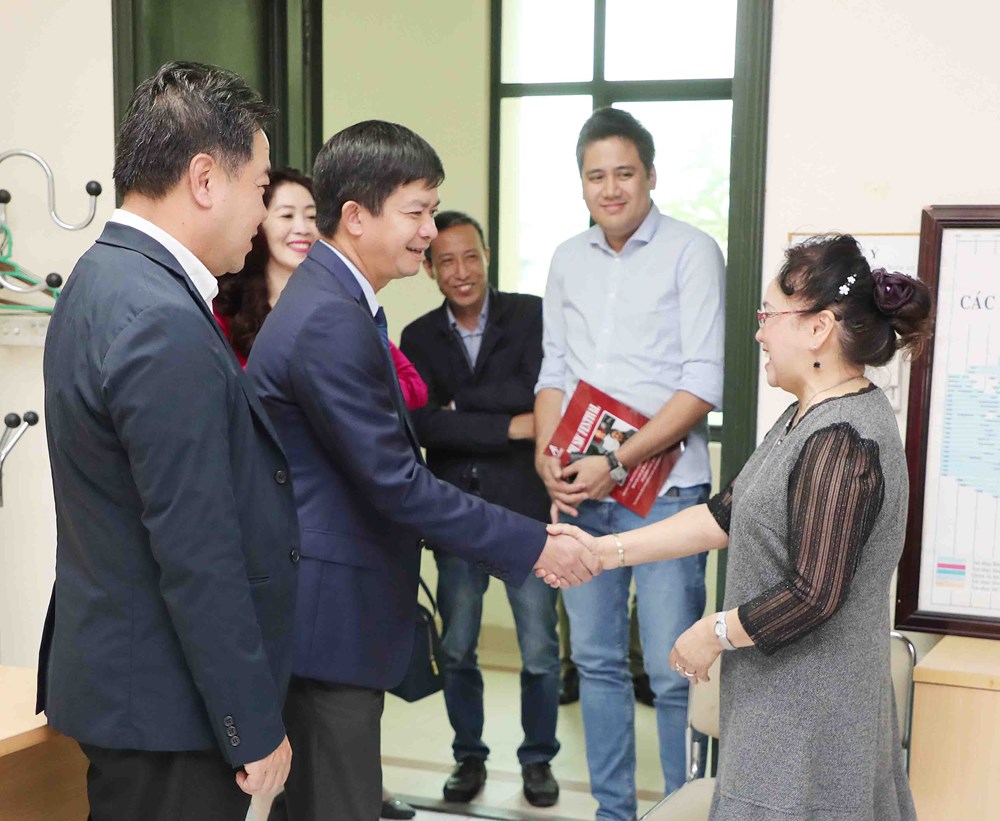 Thứ trưởng Bộ VHTTDL Lê Quang Tùng chúc mừng Học viện Âm nhạc quốc gia VN nhân ngày 20/11 - ảnh 2