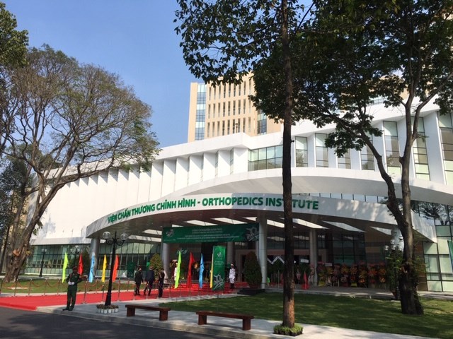 Thủ tướng Nguyễn Xuân Phúc thăm Bệnh viện Quân y 175 - ảnh 1