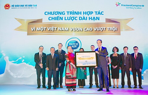 FrieslandCampina Việt Nam đánh dấu 25 năm hoạt động thành công với sứ mệnh “Vì một Việt Nam vươn cao vượt trội” - ảnh 1
