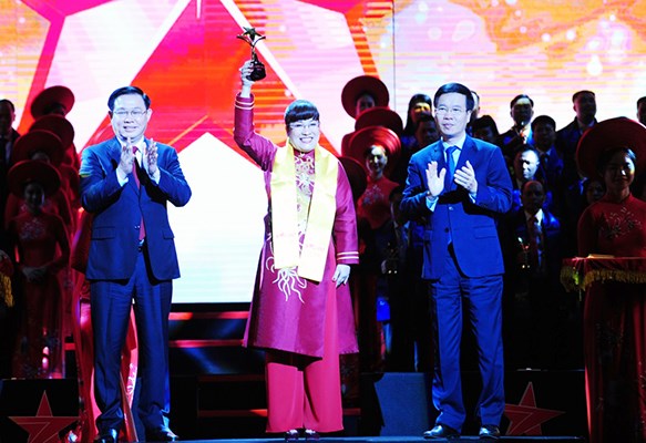 Giải thưởng Sao Đỏ: CEO Phuc Khang Corporation vào top 10 doanh nhân trẻ xuất sắc nhất - ảnh 1