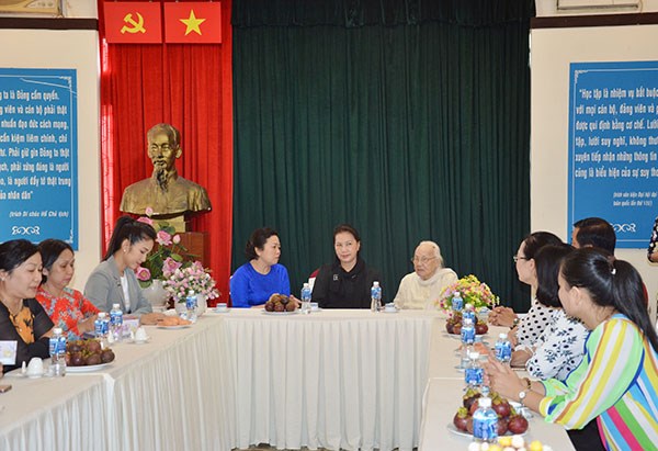 Chủ tịch Quốc hội Nguyễn Thị Kim Ngân thăm Bảo tàng Phụ nữ Nam Bộ - ảnh 3