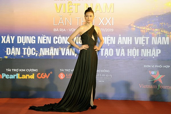 Đông đảo nghệ sĩ hội tụ tại bế mạc Liên hoan phim Việt Nam lần thứ XXI - ảnh 6