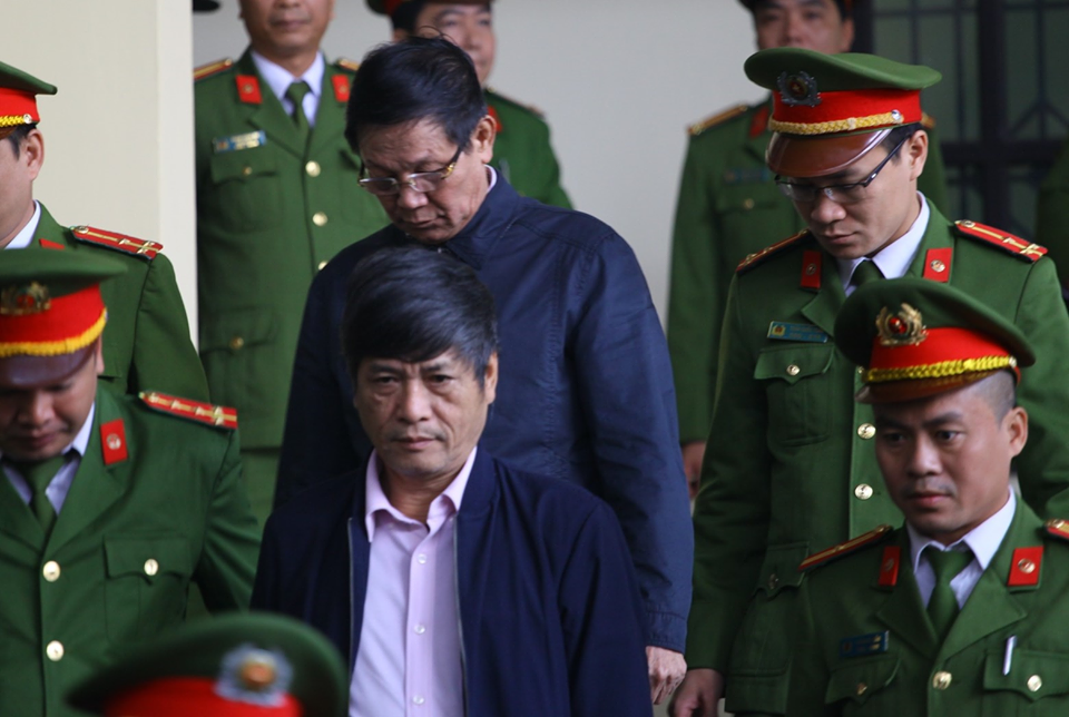 Xét xử vụ án đánh bạc nghìn tỉ: Mức án kịch khung dành cho cựu thiếu tướng Nguyễn Thanh Hoá - ảnh 1