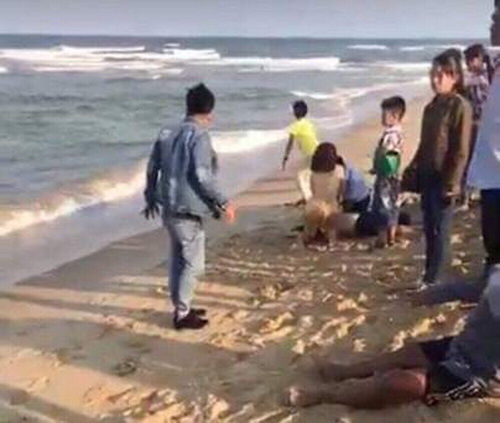 Quảng Nam: Đi tắm biển chiều mùng 4 Tết, 6 học sinh tử vong và mất tích - ảnh 2