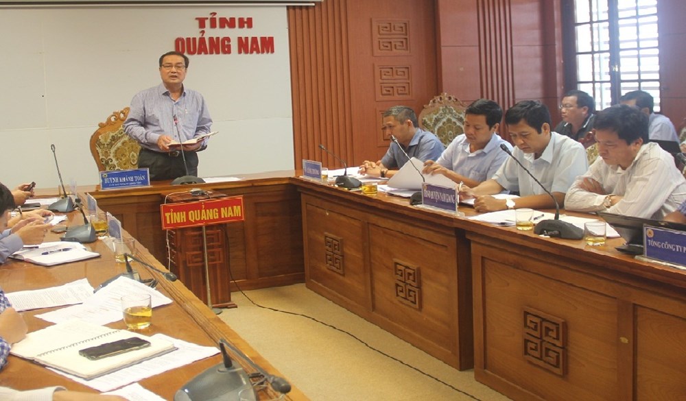quang cảnh buổi họp của UBND tỉnh Quảng Nam bàn việc tich nước thủy điện sông bung 2