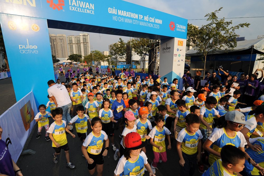 Gần 10.000 người tham dự giải Marathon HCM 2020 - ảnh 2