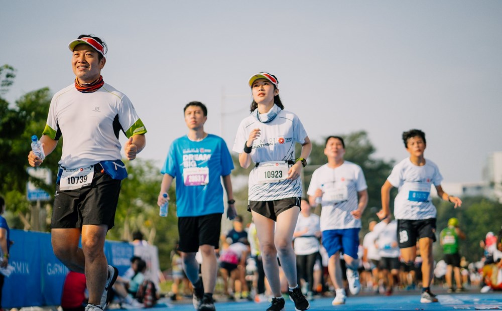 Gần 10.000 người tham dự giải Marathon HCM 2020 - ảnh 1