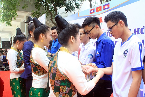 Ngày hội giao lưu văn hóa Việt Nam - Lào - Campuchia - ảnh 2