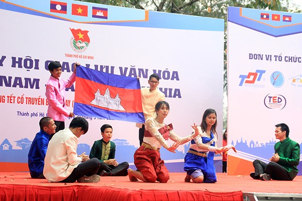 Ngày hội giao lưu văn hóa Việt Nam - Lào - Campuchia - ảnh 6