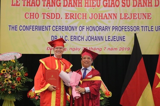 Đà Nẵng: Trao tặng danh hiệu Giáo sư danh dự cho Tiến sĩ Danh dự Erich Johann Lejeune - ảnh 2