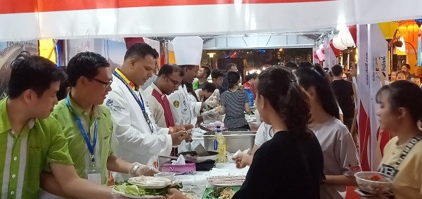 Bánh xèo khổng lồ xuất hiện tại Lễ hội ẩm thực quốc tế Đà Nẵng - ảnh 5