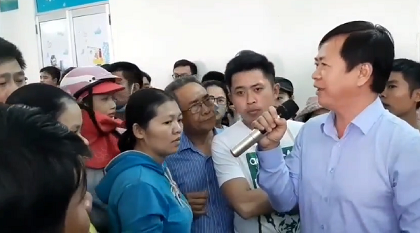 Đà Nẵng: Chen lấn để tiêm vắcxin cho con nhỏ - ảnh 4